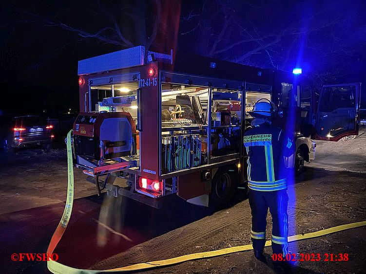 B_2 Finkenweg brennt Gasflasche im Rohbau