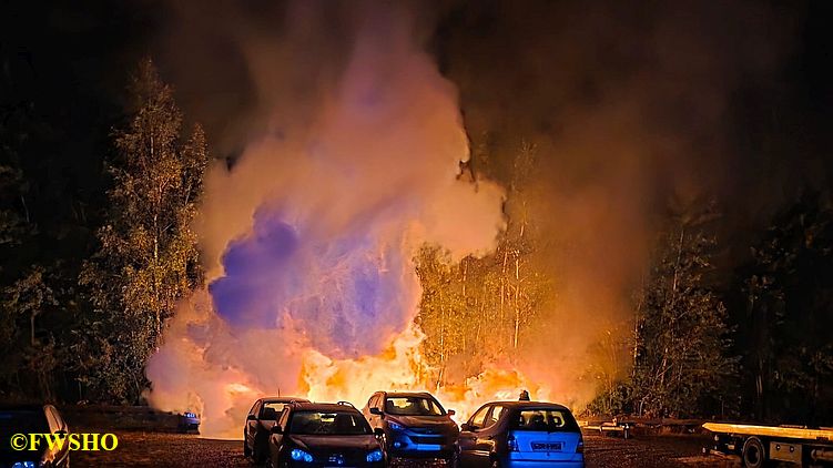 B_2 brennen mehrere PKW