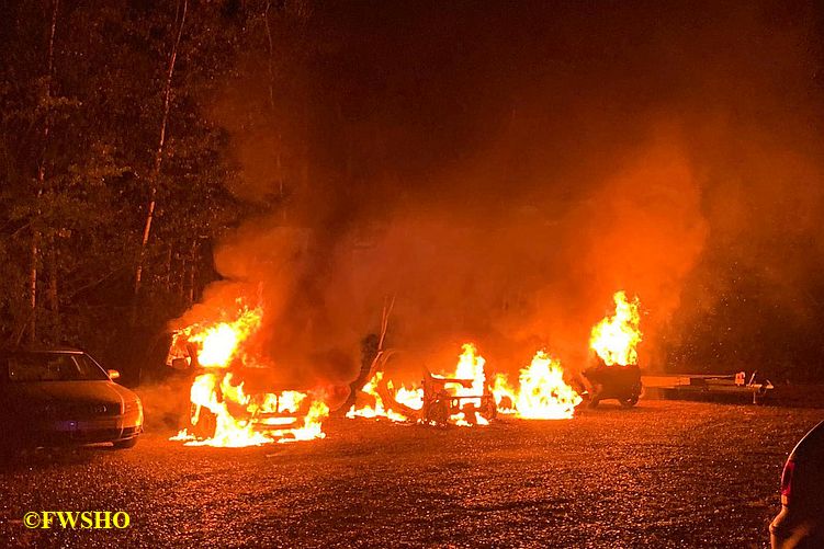 B_2 brennen mehrere PKW