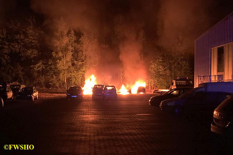 B_2 brennen mehrere PKW