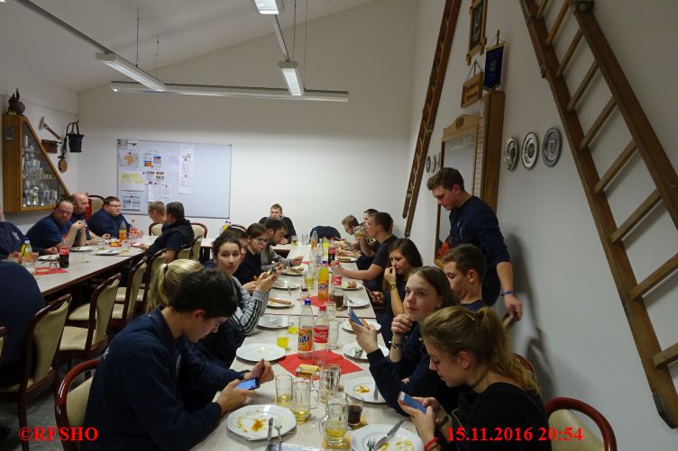 Abschluss im Feuerwehrhaus