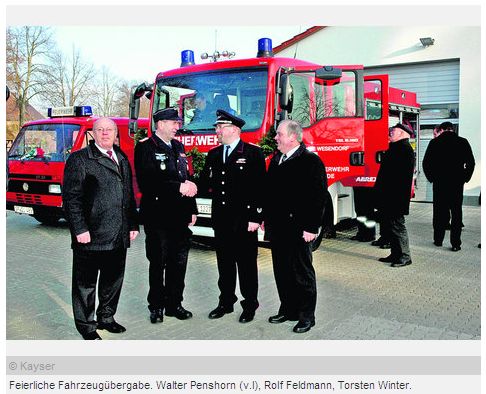 Feierliche Fahrzeugübergabe. Walter Penshorn (v.l), Rolf Feldmann, Torsten Winter.