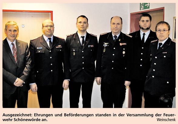 Ausgezeichnet: Ehrungen und Beförderungen standen in der Versammlung der Feuerwehr Schönewörde an.Weinschenk