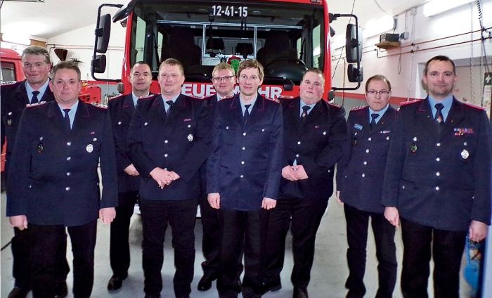 Jahreshauptversammlung: Das Kommando der Freiwilligen Feuerwehr Schönewörde unter Ortsbrandmeister Andreas Meyer (r.) ist wieder komplett. Foto: Hans-Jürgen Ollech